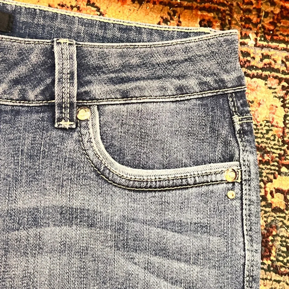 FINAL PRICE NWT White House Black Market Skinny Flared Jeans - Picture 9 of 14